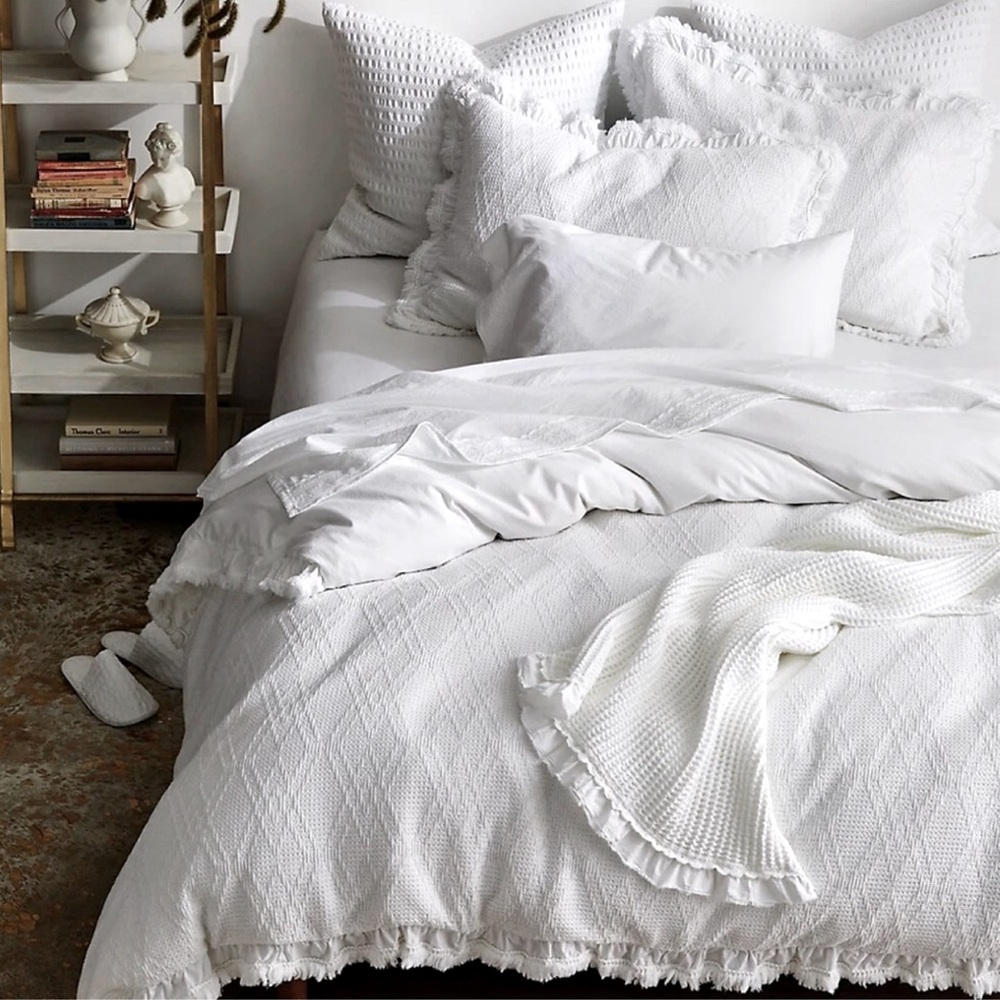 NIP The Bay’s Sold Out Luxury Cortina White Duvet Cover~King